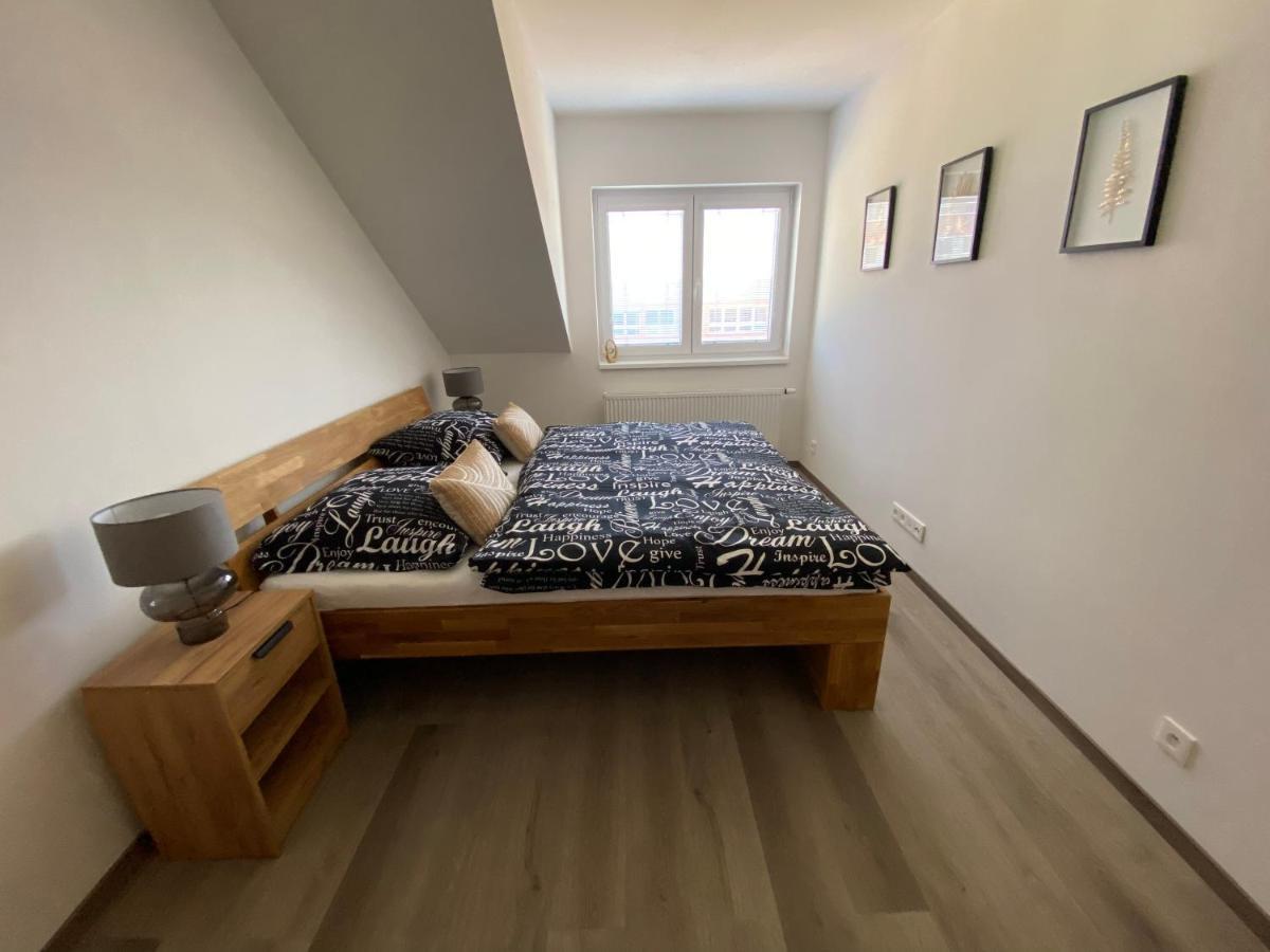 Cerna Ruze- Apartman 5 Plzeň Exterior foto